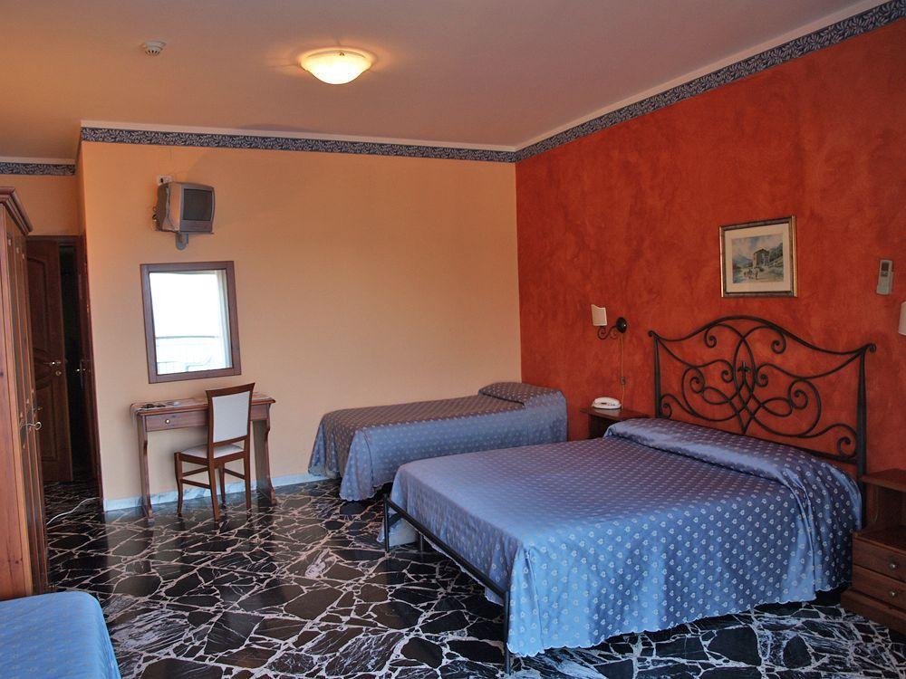 Hotel Costa Azzurra Giardini-Naxos